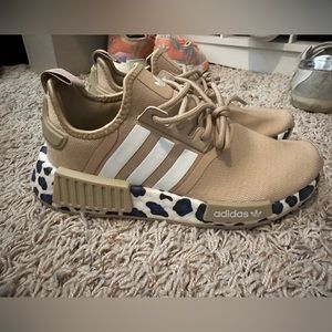 Adidas worn twice fit like a woman’s 7